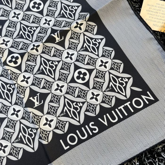 Louis Vuitton Scarf LVS00105